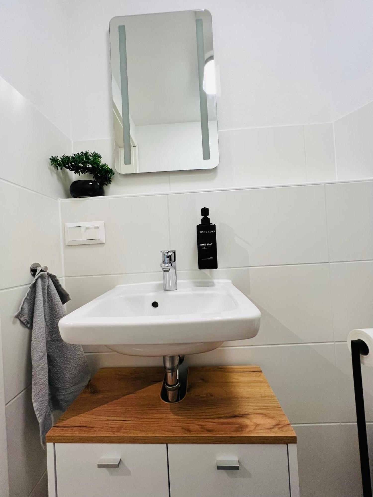 Moderne Wohnung Naehe Hbf-Lift-Tiefgarage-Contactless Check-In Hannover Bagian luar foto